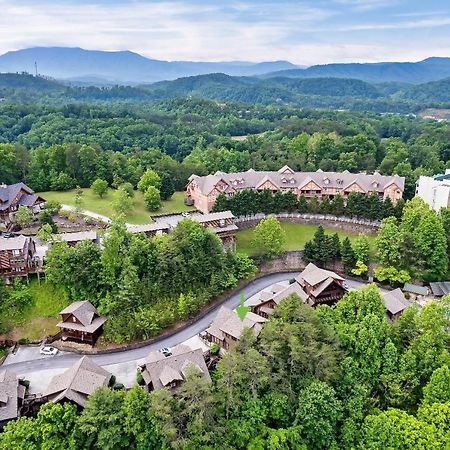 2 Miles From Dollywood Family Resort With Seasonal Outdoor Swimming Pool, Year Around Heated Indoor Swimming Pool, Townhome Style Cabin, Private Hot Tub, Arcade, Tv, Wifi, Kitchen With Refrigerator, Washer And Dryer ピジョンフォージ エクステリア 写真