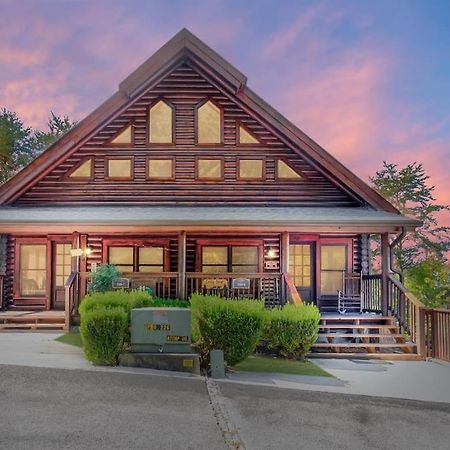 2 Miles From Dollywood Family Resort With Seasonal Outdoor Swimming Pool, Year Around Heated Indoor Swimming Pool, Townhome Style Cabin, Private Hot Tub, Arcade, Tv, Wifi, Kitchen With Refrigerator, Washer And Dryer ピジョンフォージ エクステリア 写真
