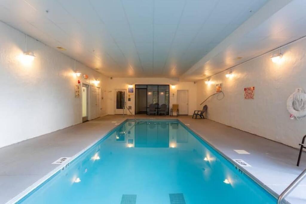 2 Miles From Dollywood Family Resort With Seasonal Outdoor Swimming Pool, Year Around Heated Indoor Swimming Pool, Townhome Style Cabin, Private Hot Tub, Arcade, Tv, Wifi, Kitchen With Refrigerator, Washer And Dryer ピジョンフォージ エクステリア 写真