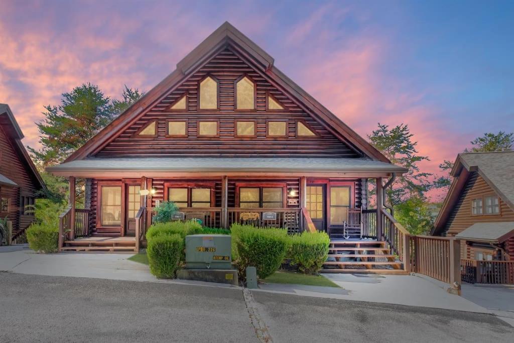 2 Miles From Dollywood Family Resort With Seasonal Outdoor Swimming Pool, Year Around Heated Indoor Swimming Pool, Townhome Style Cabin, Private Hot Tub, Arcade, Tv, Wifi, Kitchen With Refrigerator, Washer And Dryer ピジョンフォージ エクステリア 写真