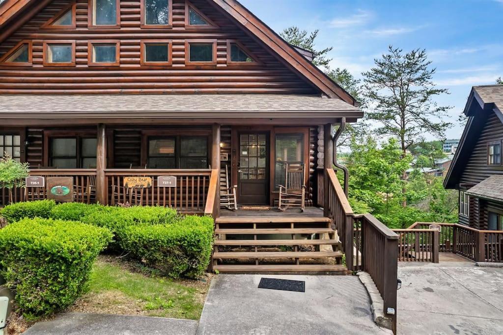 2 Miles From Dollywood Family Resort With Seasonal Outdoor Swimming Pool, Year Around Heated Indoor Swimming Pool, Townhome Style Cabin, Private Hot Tub, Arcade, Tv, Wifi, Kitchen With Refrigerator, Washer And Dryer ピジョンフォージ エクステリア 写真