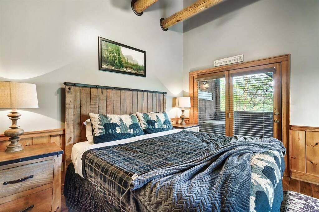 2 Miles From Dollywood Family Resort With Seasonal Outdoor Swimming Pool, Year Around Heated Indoor Swimming Pool, Townhome Style Cabin, Private Hot Tub, Arcade, Tv, Wifi, Kitchen With Refrigerator, Washer And Dryer ピジョンフォージ エクステリア 写真