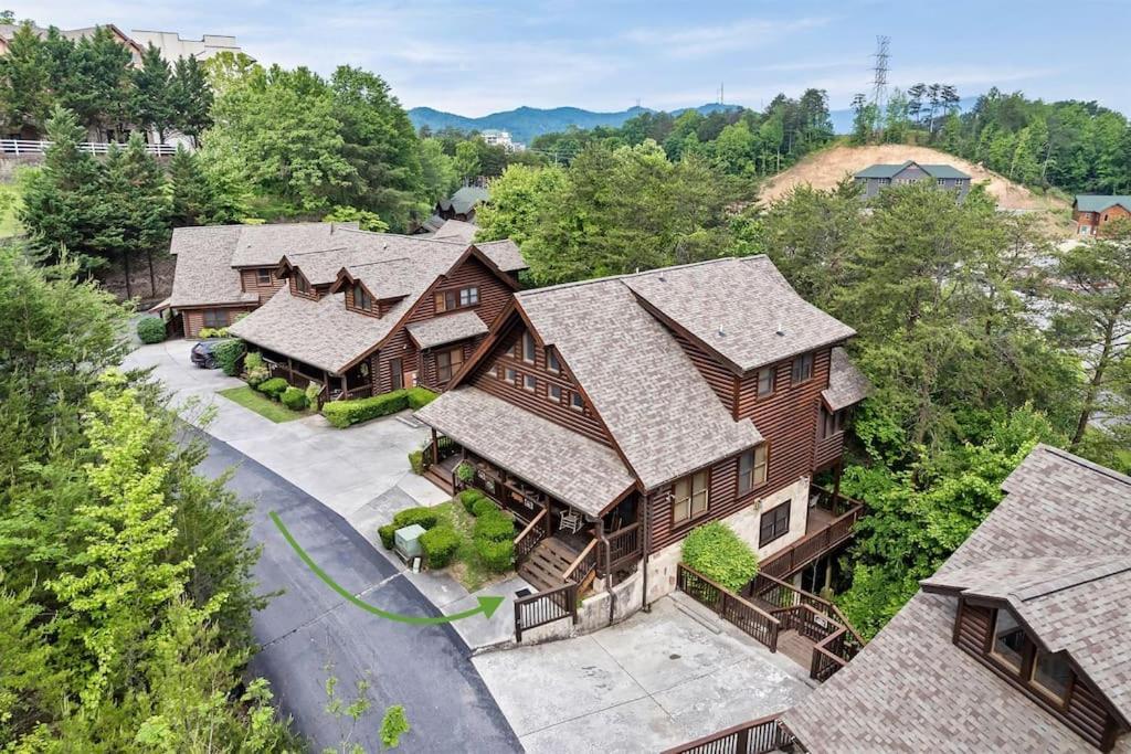 2 Miles From Dollywood Family Resort With Seasonal Outdoor Swimming Pool, Year Around Heated Indoor Swimming Pool, Townhome Style Cabin, Private Hot Tub, Arcade, Tv, Wifi, Kitchen With Refrigerator, Washer And Dryer ピジョンフォージ エクステリア 写真