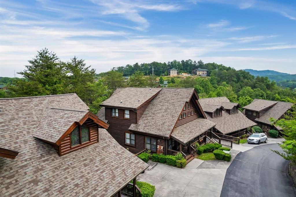 2 Miles From Dollywood Family Resort With Seasonal Outdoor Swimming Pool, Year Around Heated Indoor Swimming Pool, Townhome Style Cabin, Private Hot Tub, Arcade, Tv, Wifi, Kitchen With Refrigerator, Washer And Dryer ピジョンフォージ エクステリア 写真