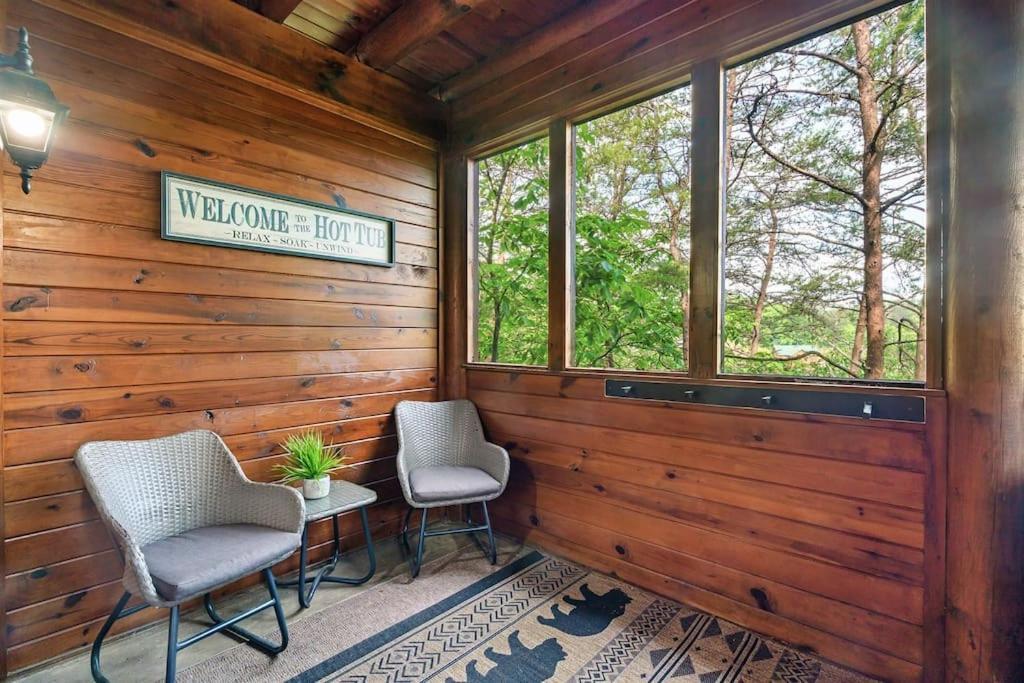 2 Miles From Dollywood Family Resort With Seasonal Outdoor Swimming Pool, Year Around Heated Indoor Swimming Pool, Townhome Style Cabin, Private Hot Tub, Arcade, Tv, Wifi, Kitchen With Refrigerator, Washer And Dryer ピジョンフォージ エクステリア 写真